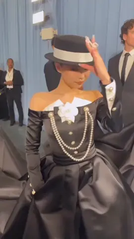 Jennie at Met Gala 2025 #blackpink #Jennie #metgala #metgala2025 #outfit #blackpink #Lisa 