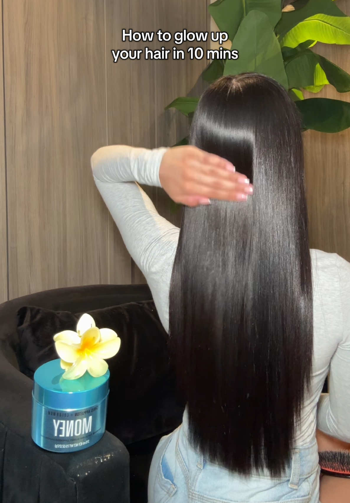 transform your hair in under 10 mins with the Money mask by @Color Wow Hair ✨🫶🏼  #silkyhair #shinyhair #hairmasks #paidpartner #colorwow #hairtok #fypシ #haircare #straighthair #longhair #creatorsearchinsights 