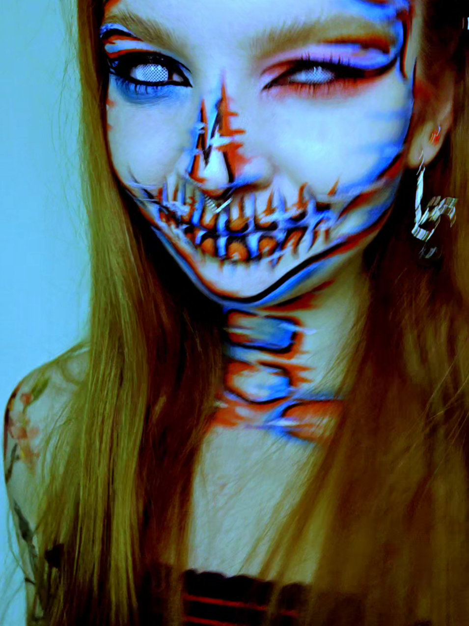No this look isn't a filter💀 have you heard this #newsong ?🎶 obsessed💙 @elijah  #mua #glitch #skullmakeup 