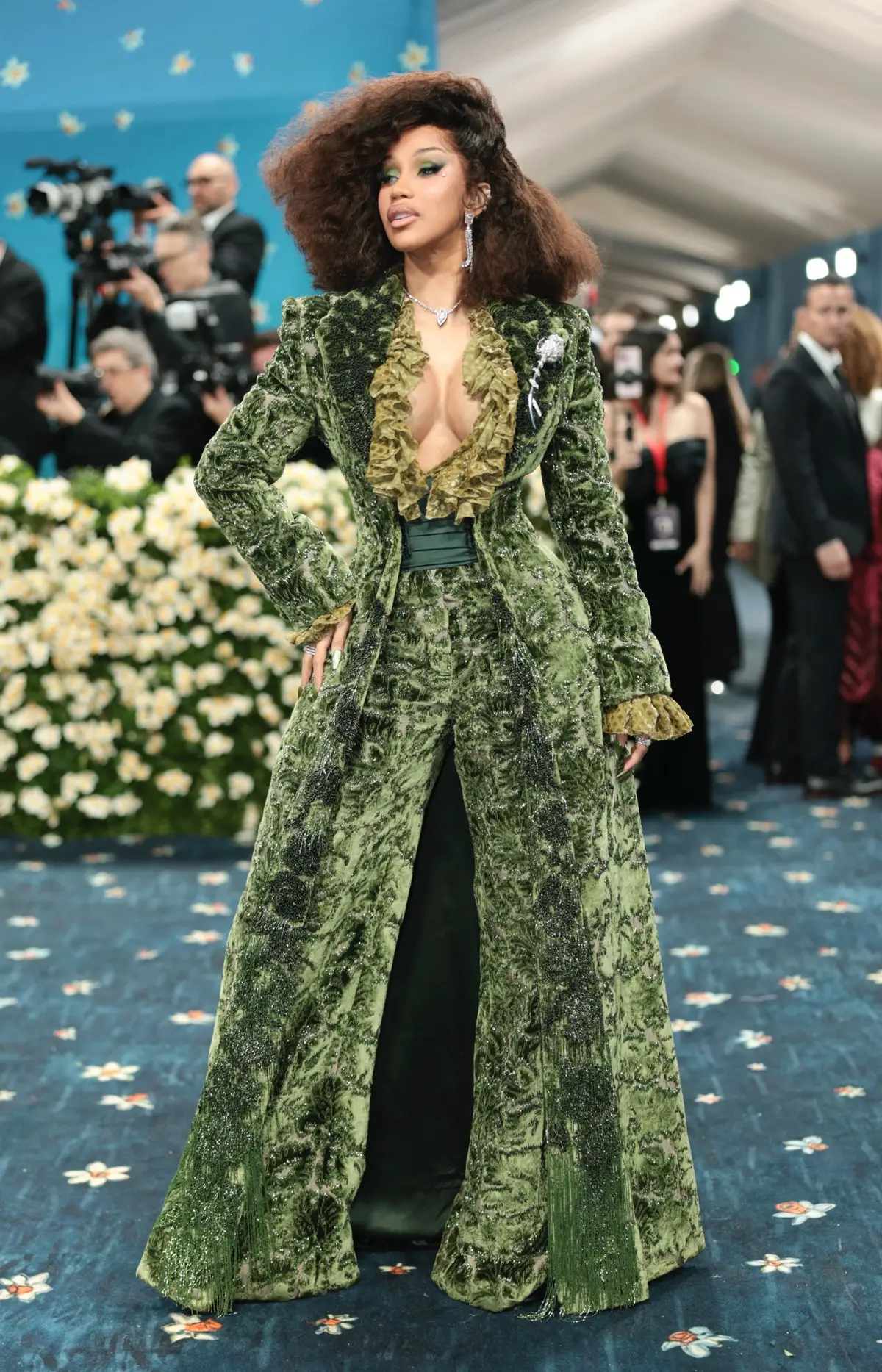 Cardi B has once again turned heads at the Met Gala. 💚 The rapper went green on the carpet in a plunging velvet Burberry suit by designer Daniel Lee, paying homage to the night’s theme. 📸: REUTERS