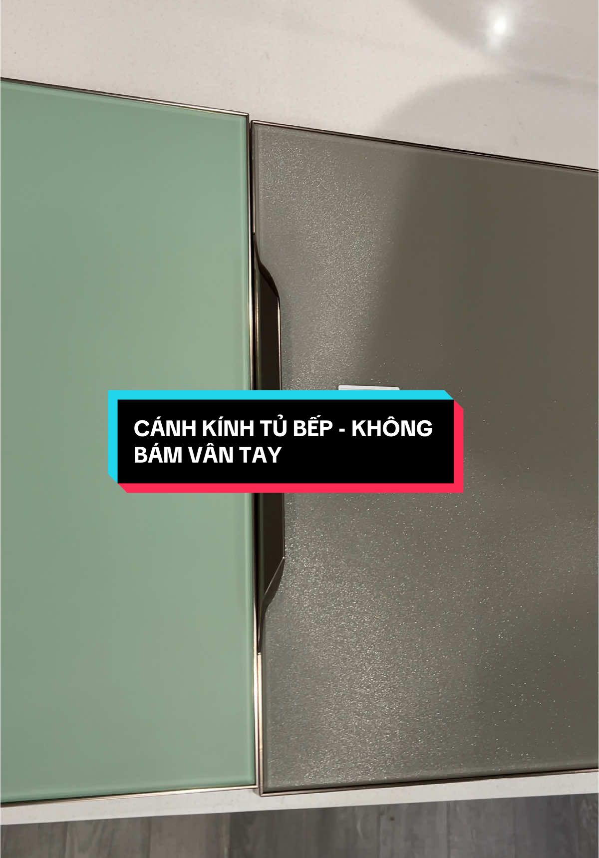 Giải pháp cánh kính nhám châu âu chống bám vân tay ứng dụng cho tủ bếp, dành cho quý cô yêu thích sự sạch sẽ, sang trọng! #nuhoangcanhkinh #giacongcanhkinh #canhkinhmaxeu #maxeu #thicongtubep #tubepdep #canhkinhtubep #tubepcanhkinh #tubepinoxcanhkinh #xuhuongnoithat #LearnOnTikTok #thietkenoithat #thicongnoithat 