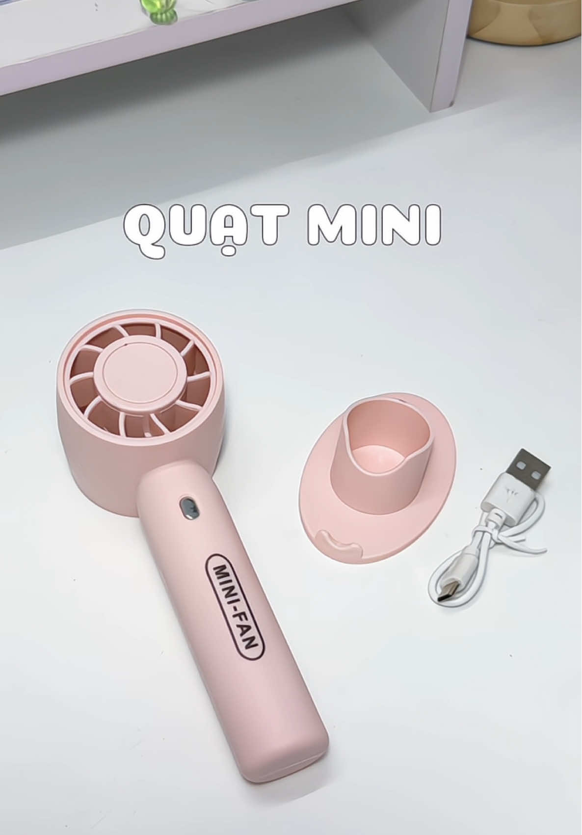 Quạt mini chỉ bằng 1 ly 🧋 thui mí bà mà sài cũng okela á #quatcamtay #quatmini 