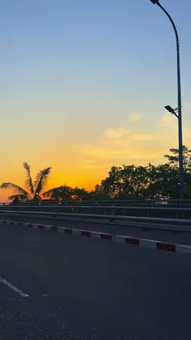 ဘယ်အရာမှမမြဲဘူး🫠 #myanmar #yangon #ရန်ကုန် #fypシ #缅甸 #仰光 #记录生活 #热门 #fyp #လှိုင်သာယာမြို့နယ် #ဘုရင့်နောင်တံတား 