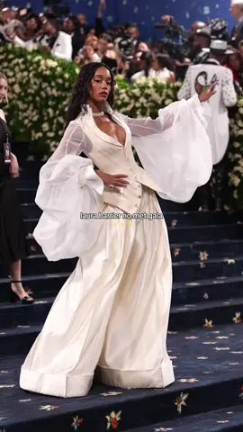 obcecadas pelo look da laura harrier no met gala 😮‍💨🤌 #metgala #TikTokFashion #lauraharrier