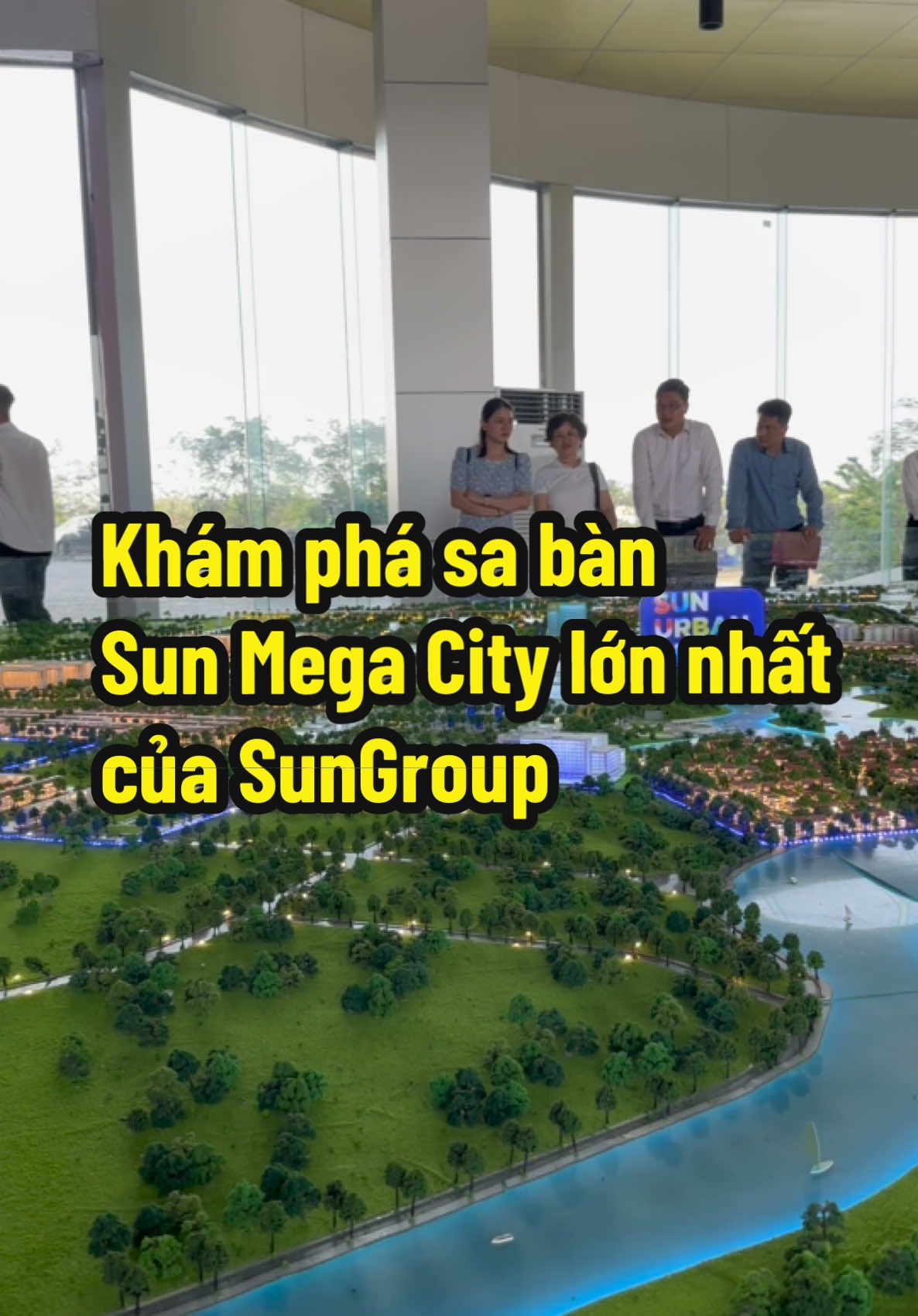 Khi bước vào không gian trưng bày của Sun Mega City, bạn sẽ không thể rời mắt khỏi sa bàn siêu đại đô thị được tái hiện ở tỷ lệ 1/650 – một trong những sa bàn lớn và chi tiết bậc nhất từng được thực hiện bởi Sun Group. #sungroup #saban #sunmegacity #vanphongbanhang #hanamland 