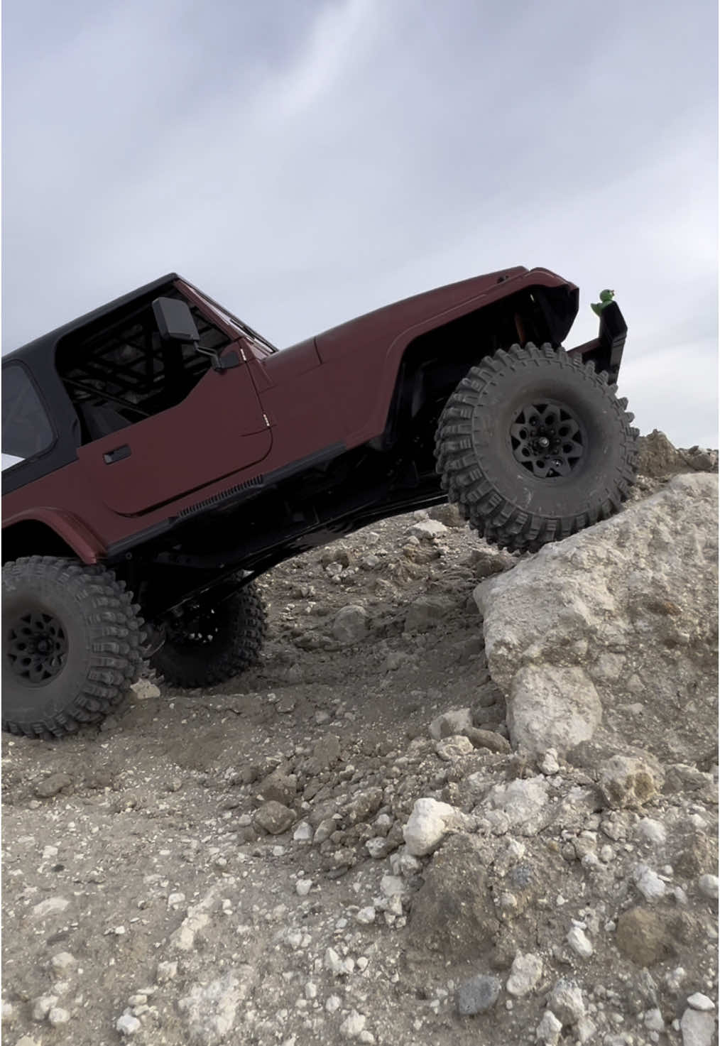 Replying to @Ghost boy👻🎸🎧 #rccrawler #rc #jeeplife 