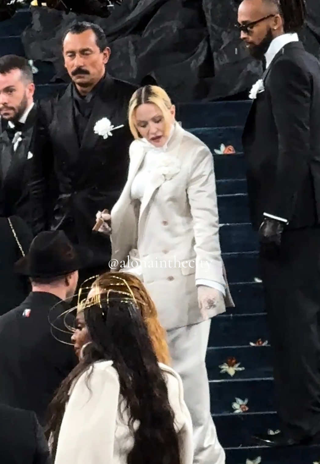 Madonna looks great 😍                          #madonna #madonnafans #MADONNACICCONE #metgala #metgala2025 #redcarpet #metgalalooks #celebstyle #nycblogger #superfine #tailoringblackstyle #musiclegend #musicicon #metgalaredcarpet