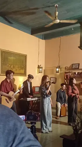 một góc nhỏ của Live Session IU Guitarclub 😍 #viral #xuhuongtiktok #tiktok #xuhuong #iuguitarclub 