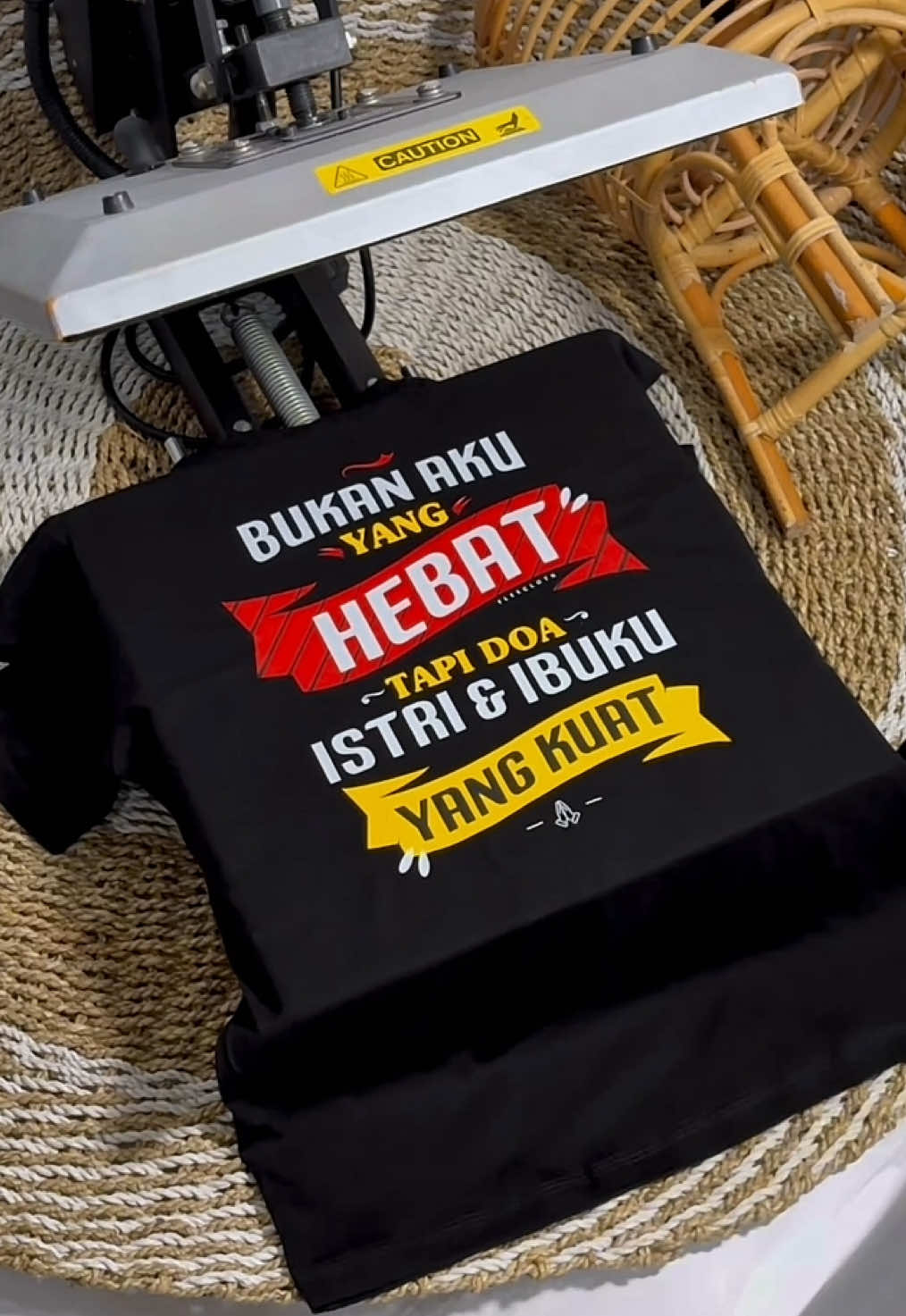 Buat istri & ibu makasih ya, udah jadi alasan untuk selalu kuat sampe hari ini☺️