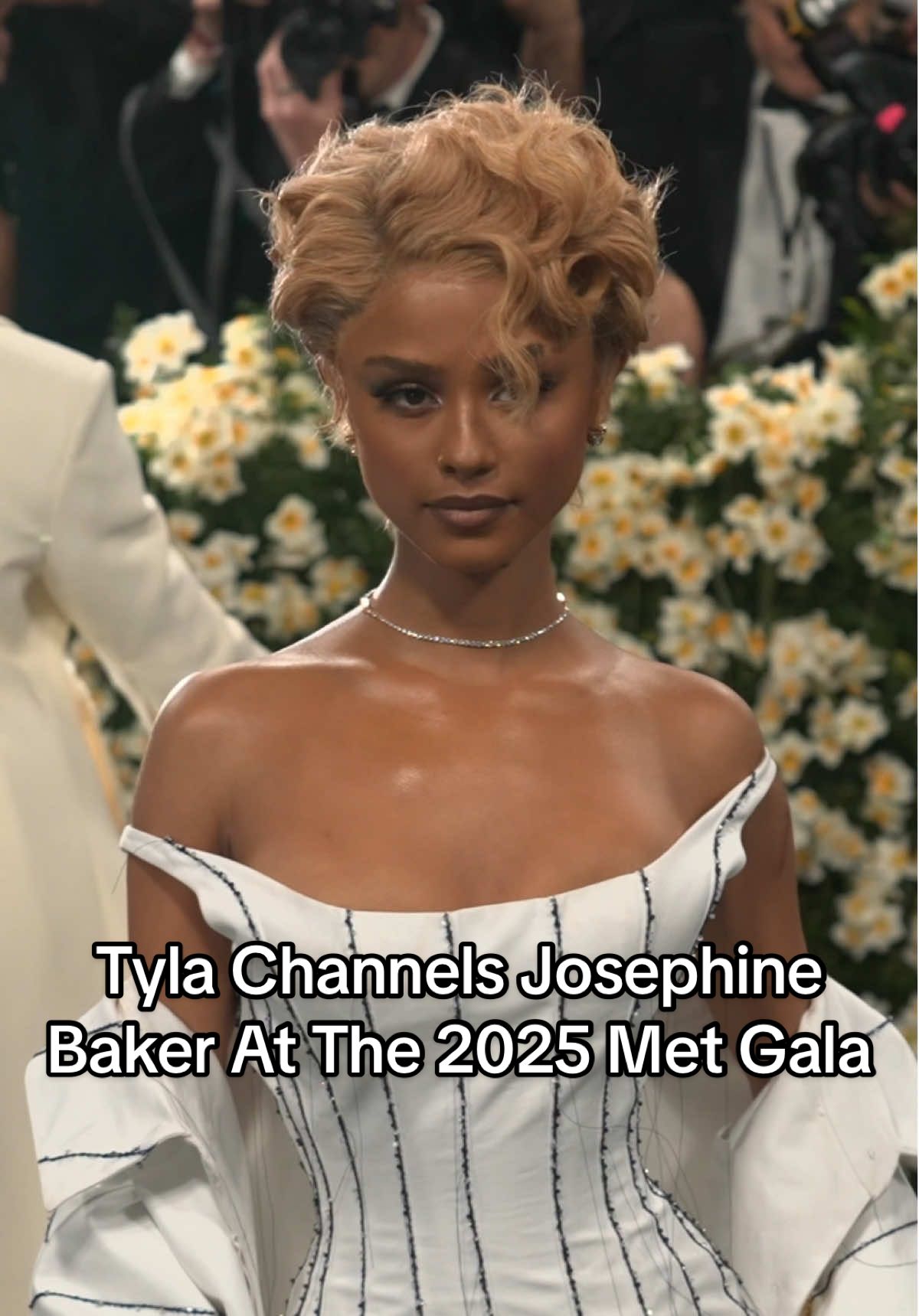 #Tyla channels #JosephineBaker at the 2025 #MetGala. 
