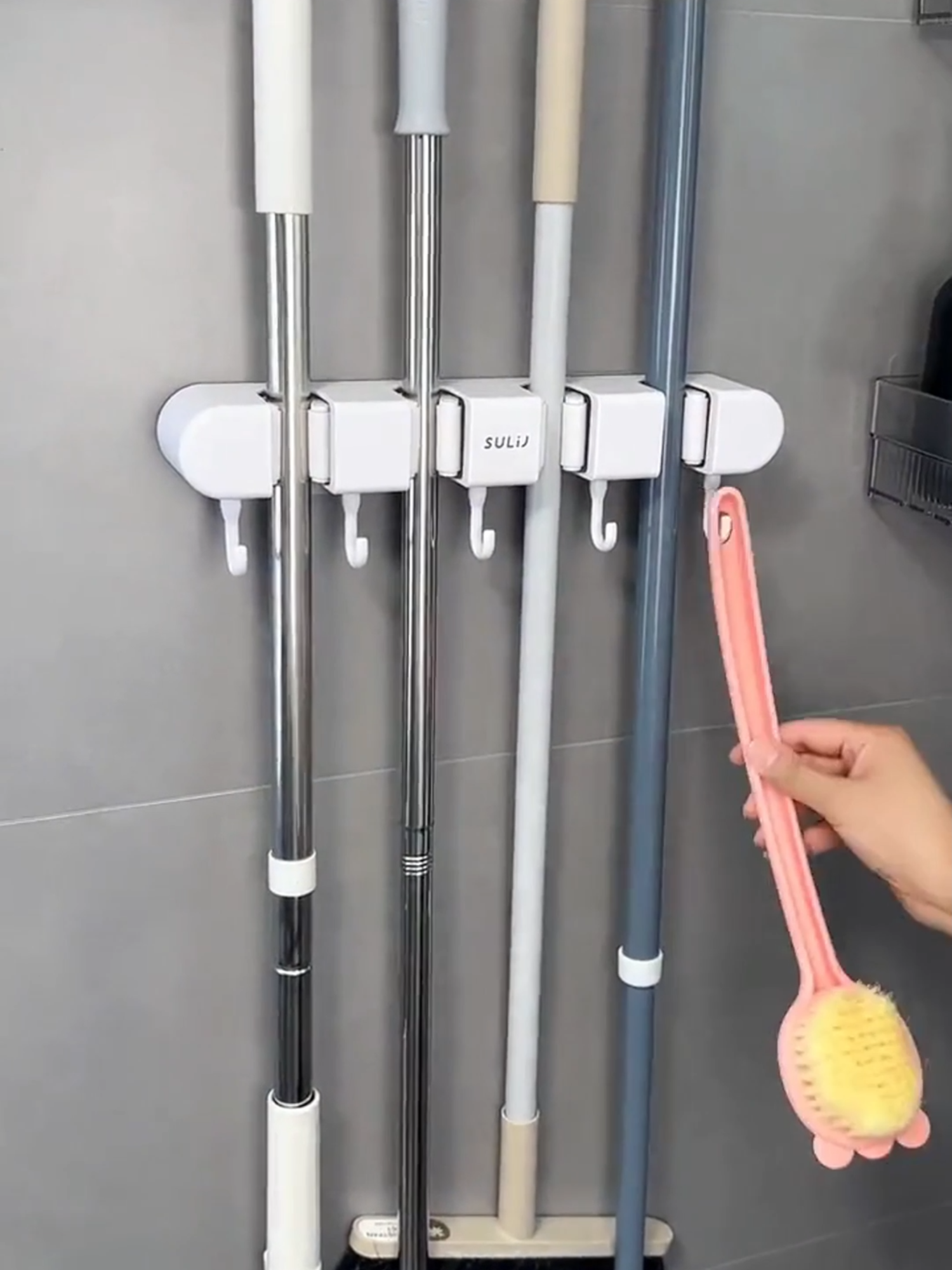 5月6日Multi-functional Mop Broom Holder - Punch-Free Wall Mounted Clipped Hung Broom Organizer/Bathroom Organizer mophanging  organizer hook