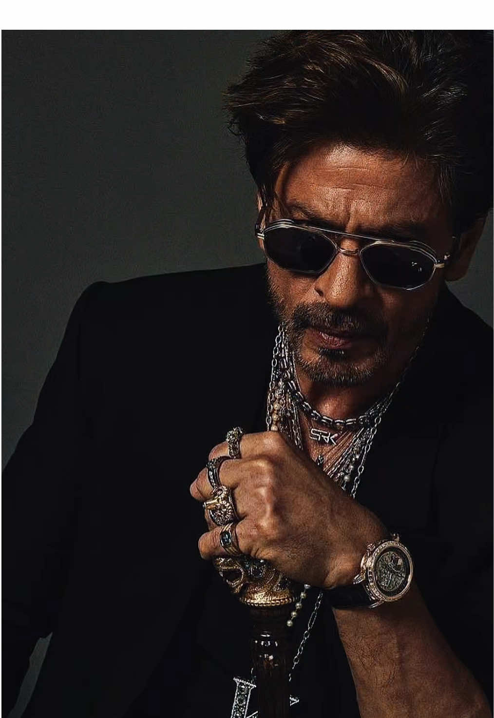 The King arrived at the Met Gala like it was built for him. 🔥 . . #ShahRukhKhan #KingKhan #MetGala2025 #SRKAtMetGala #BollywoodRoyalty #RedCarpetRoyalty #GlobalIcon #MetGalaMoment #FilmfareMe #ffme