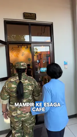 Wih, Gunungkidul patut berbangga ada satu-satunya di-DIY Sekolah Menengah Kejuruan (SMK) yang memiliki status BLUD (Badan Layanan Umum Daerah) yakni SMK 3 Wonosari, Ini saya menyempatkan mampir di salah satu produk mereka “Esaga Cafe” dimana para Baristanya dari para siswa dan alumni dari SMK 3 Wonosari. Cafe ini buka untuk umum di jam sekolah ya 👌👌❤️ #SMK #bisa #wiraswasta #wirausaha #smk3wonosari #esaga #bupatigunungkidul #esk #mbakendah