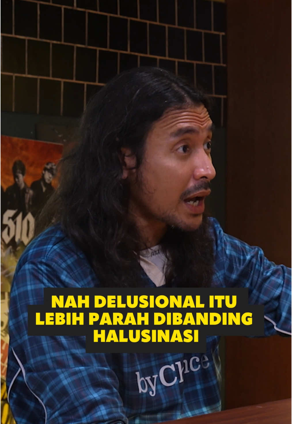 Wah gila sih, ada fans Ello yang sampe minta dinafkahin! Siapa tuh yang udah kelewatan cintanya? 😅 Buat Rockafriends, ngefans boleh banget, tapi santai aja bro... jangan sampe baper level minta dinafkahin. Yang normal-normal  aja lah! Nonton full-nya di YouTube Rockaroma ID! @Marcello Tahitoe @Praz Teguh  #StayTuned  #RockAroma #KasihPahamBro #UrbanStriver #BebasinRasaLo #PrazTeguh #Podcast