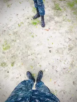 যেমনে হই হউক বন্ধুর বউরে পটাতে হবে 😁😁