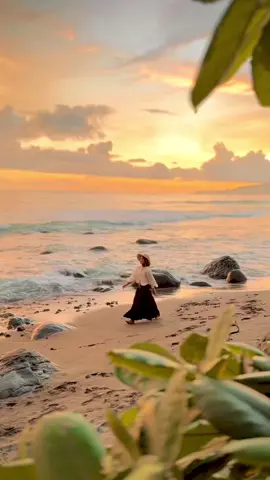 Chasing sunset 🌅 #beach #beachvibes #sunset #fypシ゚ 
