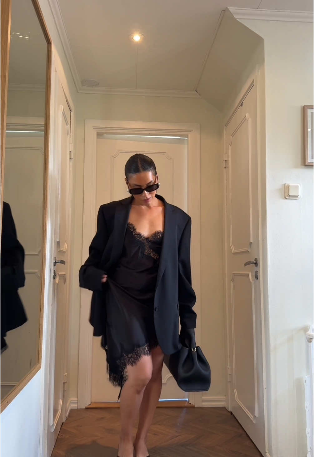 So this dressss?!!! Uhm!!  Usually never wear dresses but this one is actually MAJOR! 👀🖤 #scandinavianstyle #whatiwore #scandistyle #everydayoutfit #outfit #Styleinspo #OOTD #summeroutfits #zara 
