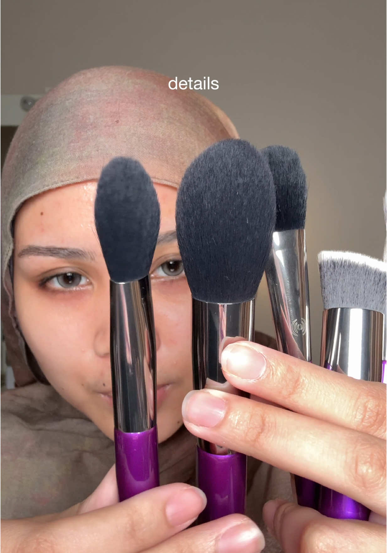setelah ga kebagian stock akhirnya berjodoh jg face set brushnya haquhara🥹 ini lembut bgt kok guys jd aku ga gitu point up lagi, bener bener puasss #haquhara #brush #brushhaquhara