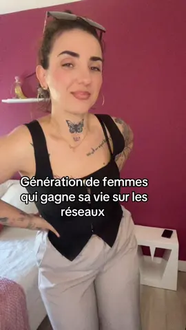 Je fais partie de cette génération de femmes indépendantes, ambitieuses, connectées. Celles qui ont décidé de transformer leur téléphone en outil de liberté. Je travaille depuis mon canapé, ma terrasse ou même à l’autre bout du monde. On ne rentre plus dans des cases. On crée nos propres règles. On gagne de l’argent avec passion et détermination, là où on veut, quand on veut. Bienvenue dans la nouvelle ère des femmes libres et puissantes 🚀🚀🚀 #FemmeIndépendante #BossLady #LibertéFinancière #TravailEnLigne #GirlBoss #Télétravail #BusinessDigital #RéussiteAuFéminin #Entrepreneure #NomadeDigitale #GénérationAmbitieuse #TravailDepuisChezSoi #FemmesEntrepreneures #ObjectifLiberté #mindsetdereine 