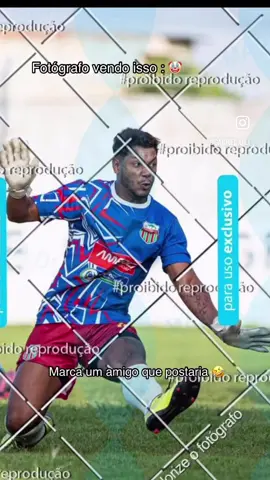 Marca o fotógrafo aqui 🤡 #goleiros #futebol #viral_video #memes #humor 