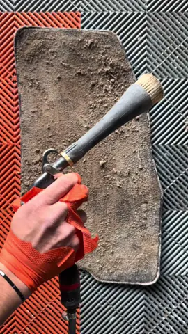 Gros nettoyage tapis d’une voiture remplie de boue, satisfaisant et relaxant Deep cleaning of a car's carpets full of mud, satisfying and relaxing #CleanTok #cleaning #satisfying #satisfyingvideo #clean #detailing #amsr 