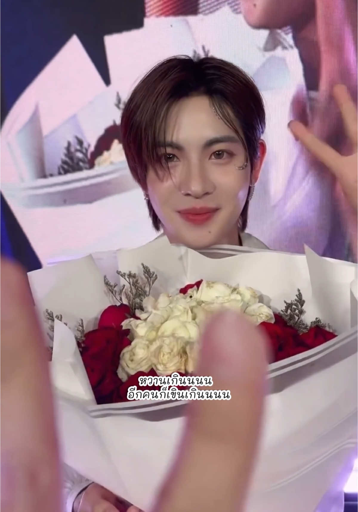คลิปแฟนไซน์จากคุณ มตม เรื่องแหวนคู่จะมีคนงอนมั้ย ยัยน้องทำหน้าจ๋อยเลย 😂#เติ้ลเฟิร์สวัน #TleFirstone #TLE_mtm #Firstone #1stOne1stLoveShowcaseDay 