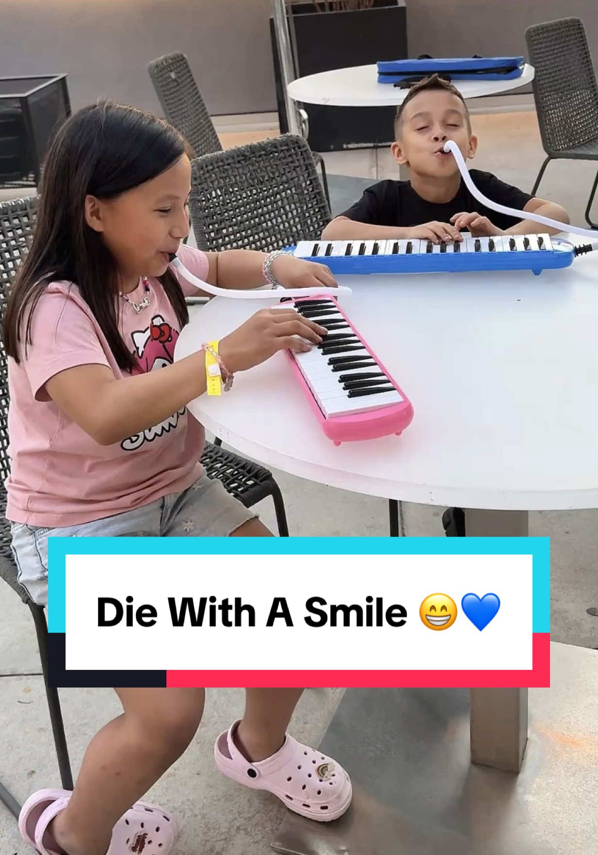 🌟 Jelijah Diaz (7) & @Zoë Erianna (8) Talented Kids from across the USA came together for an unforgettable collab of Die with a Smile by Bruno Mars and Lady Gaga on their air piano melodica! 🎹🎶 Their talent, laughter, and smiles shine bright in this heartwarming video 🥹💙 Watching them create music together is pure joy! 🎼💫 #piano #melodica #diewithasmile #airpiano #talentedkids #prodigies #youngtalent #youngmusicians #popcover #musickids #collab #amazingkids #kidswithtalent @Bruno Mars @ladygaga  