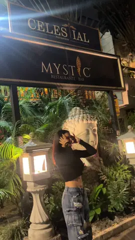 ¿Una cita o celebración especial?🌹 Hoy les muestro este oasis escondido en Medellín: @Mystic Restaurante 🍽️ ✨ Una fuente con humo, una cascada, elegancia y paz en cada rincón. Y lo mejor… gracias a Medellín Gourmet disfrutamos este menú completo para dos por solo $115.000: entrada, 2 platos fuertes, bebida y postre. 💖 No se pierdan esta experiencia mijos y mijas de verdad que la van a disfrutar 😍😍 ¿Y usted a qué espera para ir ?🥰 #colombia #medellin #comer #mejoresrestaurantes #restaurante 