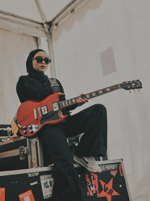 neng geulis asal garut mau lewat nih bos..  #vob #marsyavob #wackenopenair 