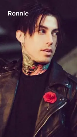 Daisy and Ronnie are so funny together #ronnieradke #fallinginreverse  #ronnieanddaisy 