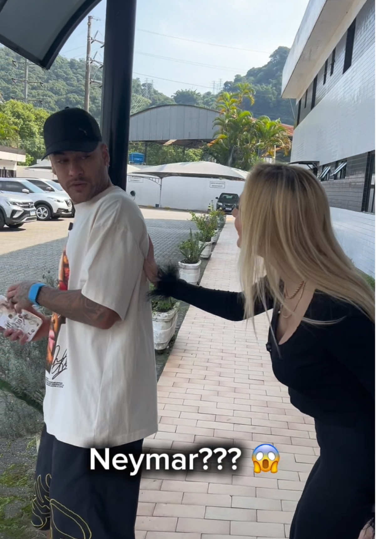 Sempre simpática com os tietes ❤️😂 #neymar #vcpodetiraumafoto? 
