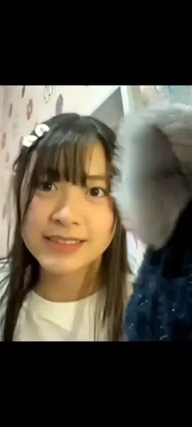 Lily kaget pas di kasih tau dia ada di line up show Ramune. wkwkw Gara