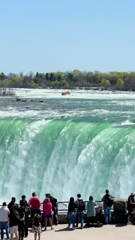 Incredible Niagara Falls no better time to visit than now, with perfect weather and breathtaking views! #niagarafalls #canada🇨🇦 #ontario  #fypシ゚ #canadatiktok 