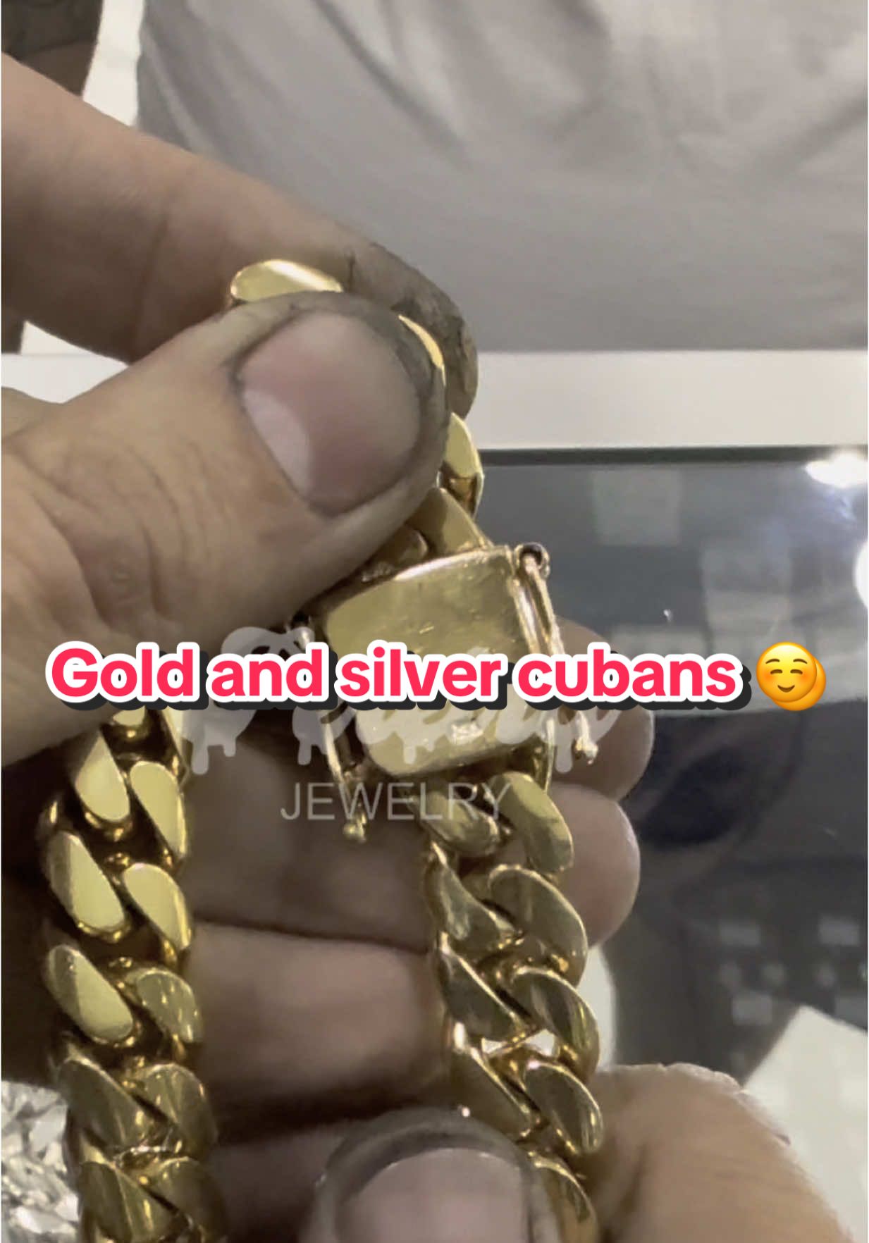 He got his numbers right 💯 #jewelrybusiness #sellinggold #negotiation #buydiamond #customersbelike #needcash #cashflow #hustle #notstolen #hartfordjeweler #miamicubanlink #14kgold