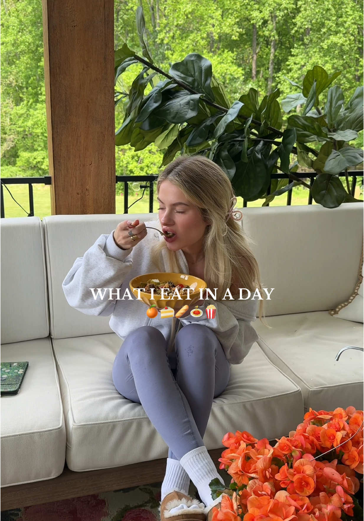 Food is FUEL and balance is key to feeling good while also enjoying all the yummy foods life has to offer 🍊🥖🍝🍰🍌 #whatieatinaday #foodisfuel #breakfast #lunch #burgerbowls #dinner #snacks #cinnamonrolls #yum #Vlog #dailyvlog #inny20s 