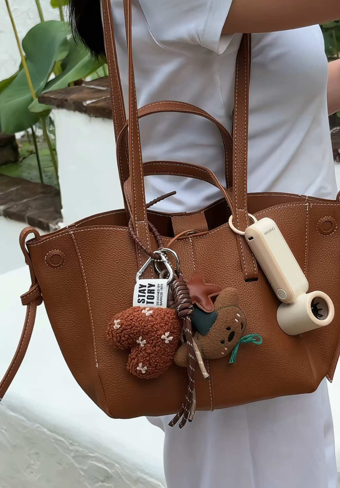 spacious tote bag — fave! #totebag #bag #shoulderbag 