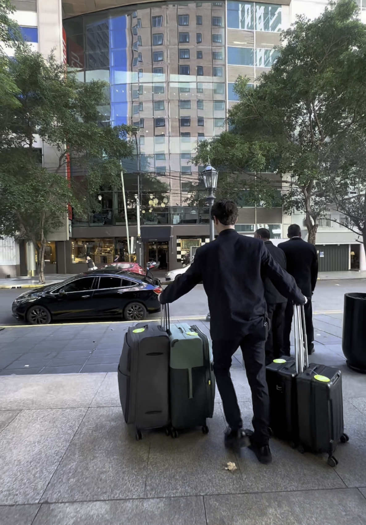 Do check-out ao embarque, seu transfer executivo com atenção a cada detalhe. #transferbuenosaires #buenosaires