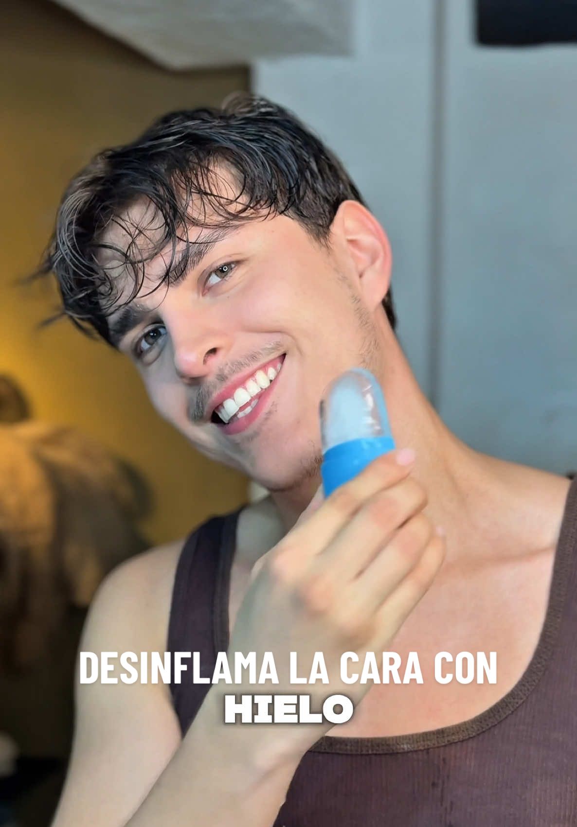 Si quieres deshinchar tu cara usa hielo 🔥 te cuento sobre el icing face, te ayuda para el acné y mejorar la apariencia de la piel #icingface #hieloenlacara #skincare #hielo #MentalHealth #fyppppppppppppppppppppppp 