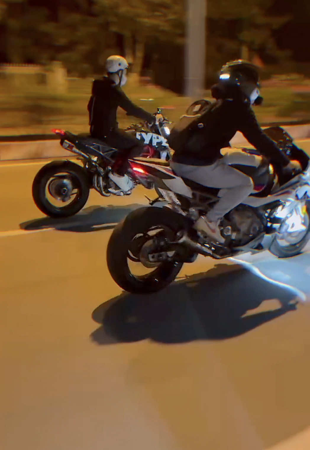 Hyper hay Sport 😎 sở thích của anh em là gì ??? #capcut #agvpistagprr #bmws1000rr #BMWMotorradBinhDuong #BMWMotorrad #hypermotard950 