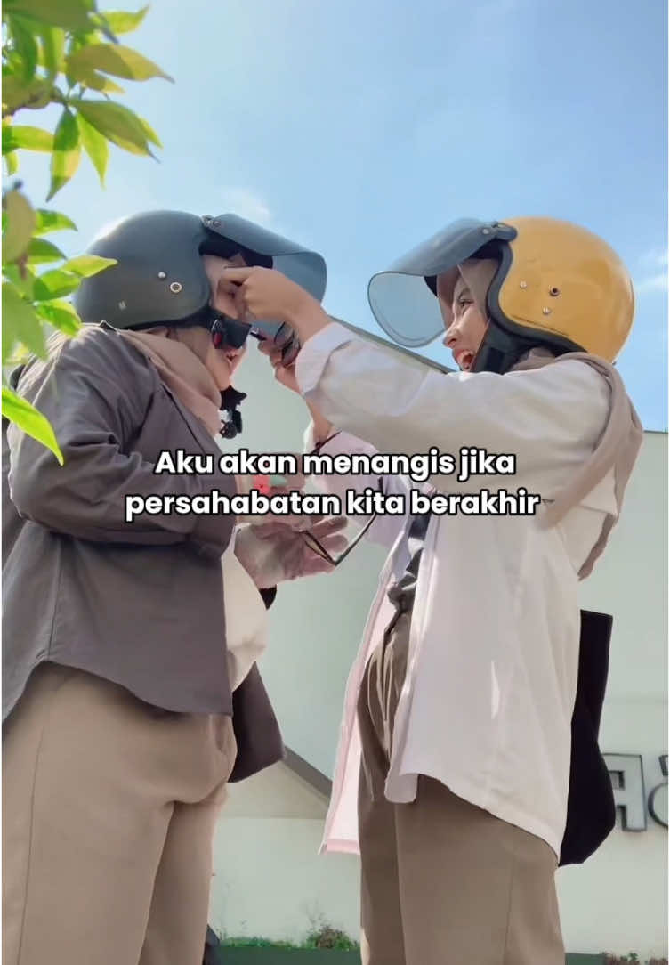 Aku gatau sejauh dan selama apa persahabatan kita, tapi tolong jangan pernah akhiri persahabatan ini ya 🫂 Tag dan share ke bestie kalian #bestie #sahabat #bestfriend #fyp 