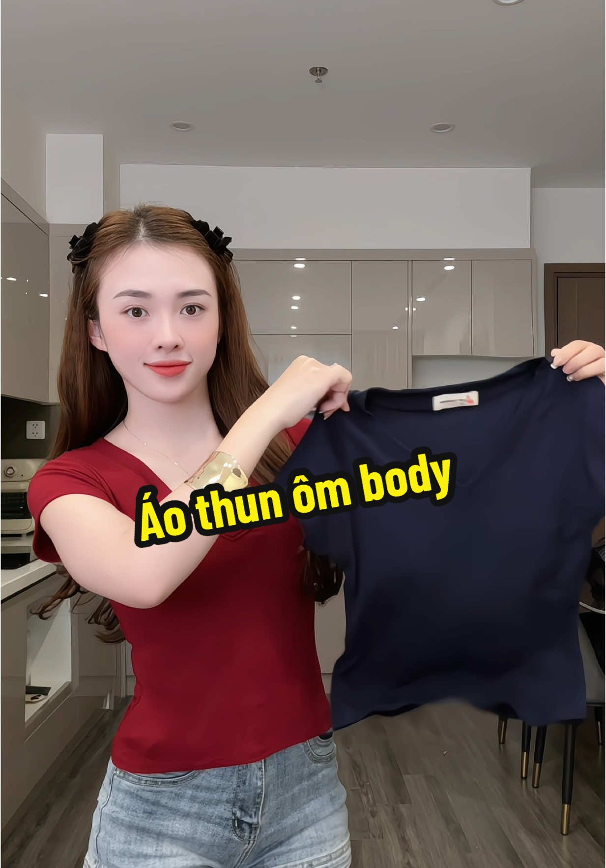 Chiếc áo thun ôm body quốc dân #landaulamvo #mebim 