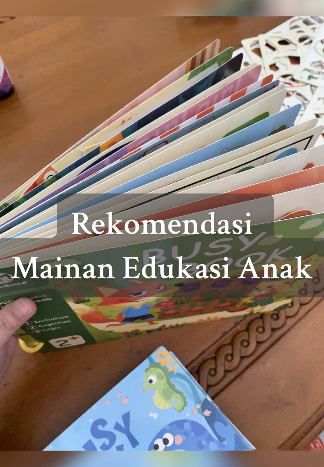Nemu mainan bagus buat anak Ini worth to buy yg 30pages sekalian. Cocok anak start 2+ 1. Pengenalan warna 2. Puzzle 3. Pengenalan hewan laut 4. Shape 5. Pengenalan angka Masihh banyaakkk lagi yg lain, serunya ini karena pakai perekat jd ada sensorinya dikit2. #mainananak#mainanedukasi#edukasigames#busybook#forkids#fortoddler#activityforkids#mainanseruanak