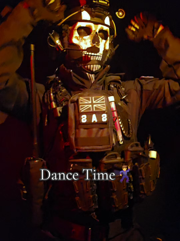 Es pegajoso 🕺 #humor #simonriley #simonrileyghost #cosplayers #cosplayer #callofduty #Cosplay 