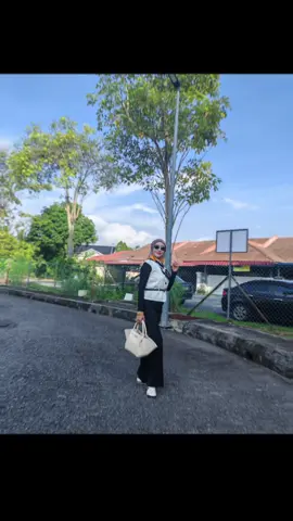 Ku mencari mu... 😉 #OOTD #antiaging #beautylife #beauty #tangmeiinternationallin #fyp #fyppppppppppppppppppppppp #teacherlife #happylife #beauticians #jomcantik #glowingskincare #skintreatment #slim #menolaktua #antiwrinkle 