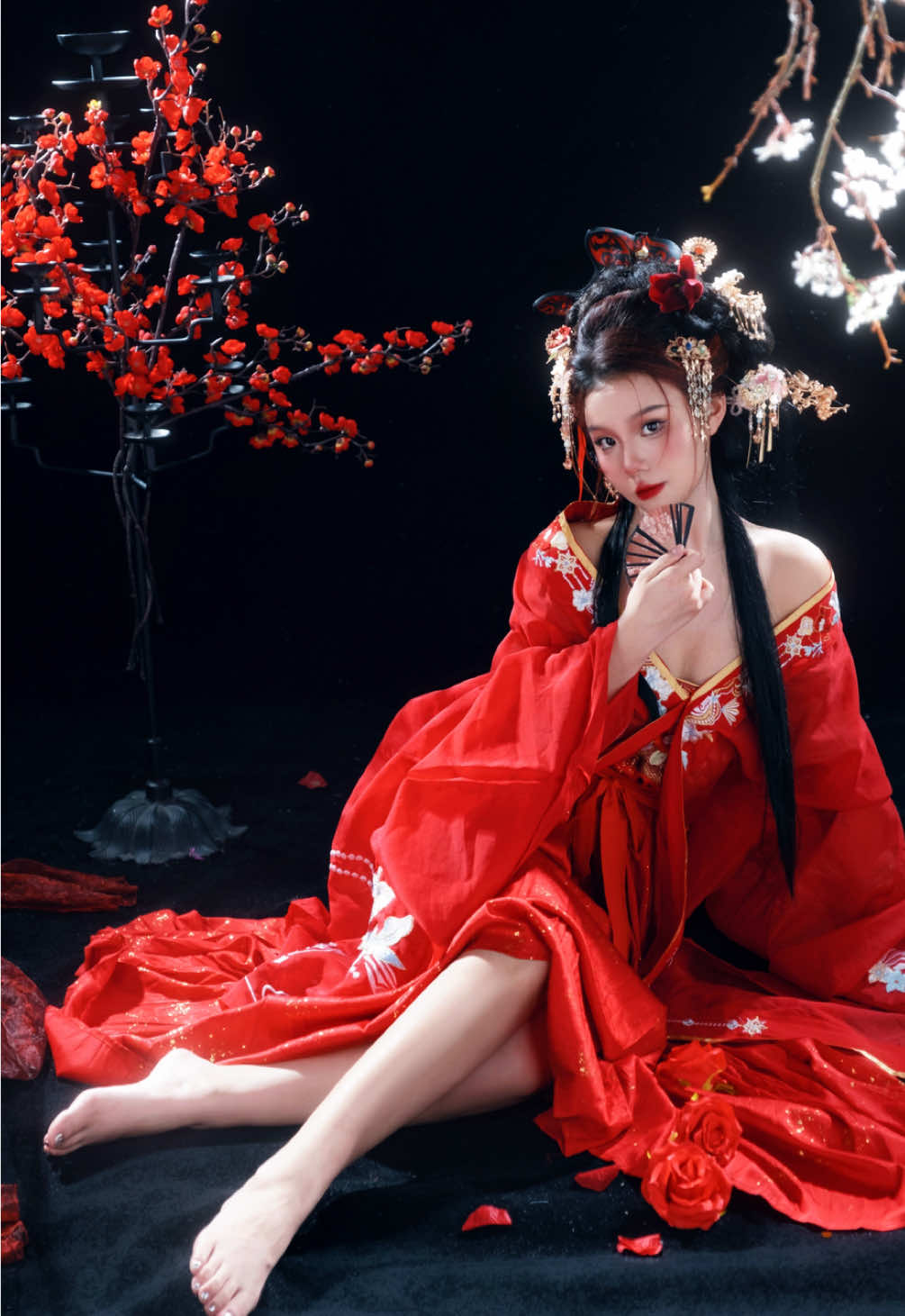 Let’s appreciate everyone’s culture, and not let internet make u racist  #photoshoot #china #hanfu 