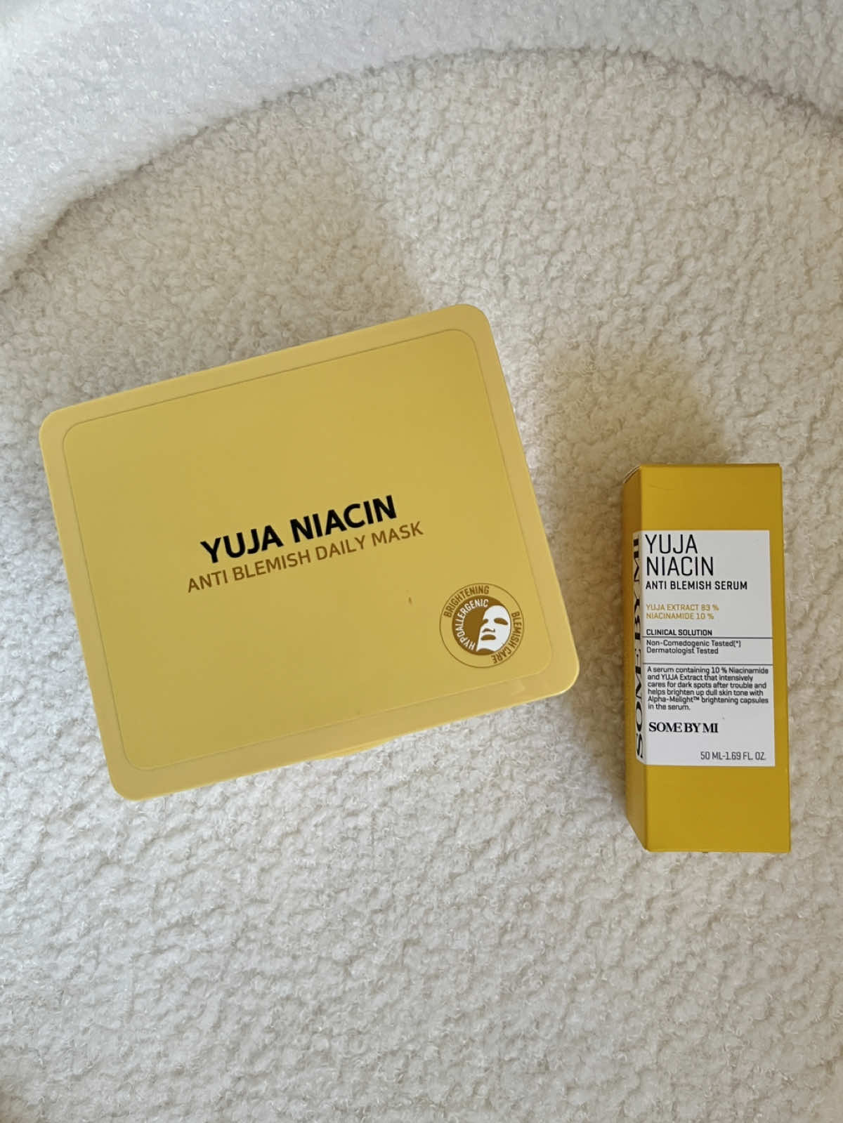 Get your perfect brightening YUJA duo now to achieve glass skin! 🍋💛 @somebymi_my  #blemishclearingmask #yujadailymask #blemish #acnemarks #pigmentation #brightening #clearskin #glassskin #glowingskin #cleangirl #NewViralMask #koreanskincare #somebymi 