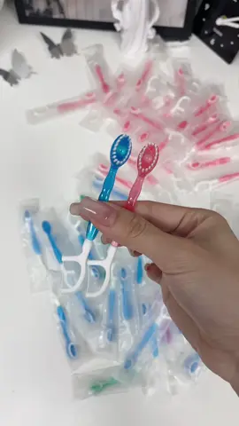 All-in-one oral care on the go! This 5-in-1 mini toothbrush includes floss, tongue scraper, and toothpaste for Go-quick, no-rinse cleaning— perfect for travel and busy mornings. #tiktokshopcreatorpicks #giftguide #spotlightfinds #tiktokshopspringglowup door Activities Date No #springtok #useful #refreshyourspace #ttslevelup #traveloralcare #toothbrushkit #freshbreathonthespot #tiktokshoprestock #tiktokshopmothersday