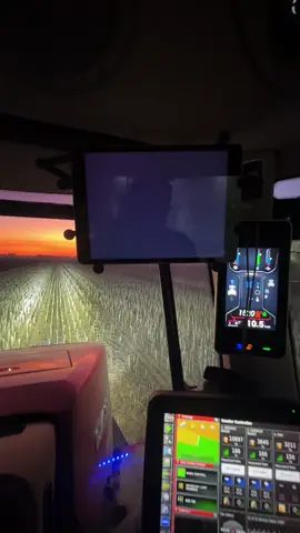Netflix and popcorn in the Tractor🍿 Who has better working conditions ?@Narrain_Grain #netflixseries #movie #australia #farmlife #farmtok #farmingsimulator #pourtoii #agriculture #seeding #sunsets #night 
