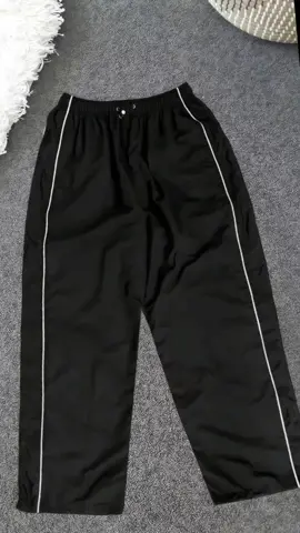 Celana Panjang Nylon Loose Trackpants Line Hitam NUBIES #trackpants #celanaparasut #ootdcowok 