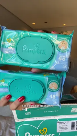 Não tive o costume e não consegui me adaptar ao uso de algodão e água para as trocas do meu bebê, preferi investir em um lenço que saberia que nunca iria irritar a pele do meu neném 🩵 @Pampers  #enxoval #bebe #maternidade #enxovaldobebe #rotina #pampers 